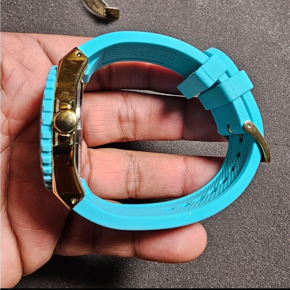 Guess Waterpro Ladies Quartz Watch Gold Tone Case Blue Strap Working (U0149L3) - Picture 6 of 9